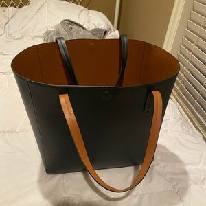 Reversible tote